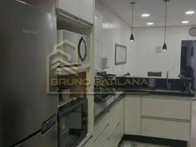 Sobrado com 2 quartos em Paulicéia