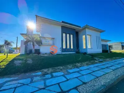 Casa com 3 quartos em Menino Deus