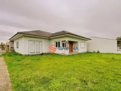 Casa com 4 quartos em Pitangueiras