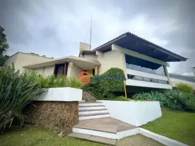 Casa com 4 quartos em Pitangueiras