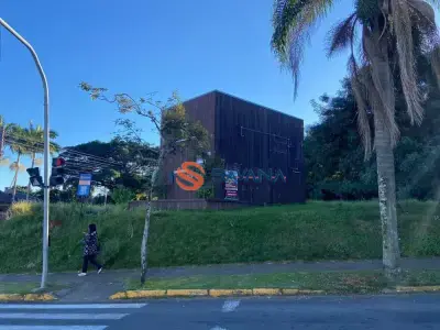 Lote / Terreno com 0 quartos em Centro
