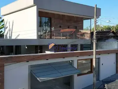Casa com 4 quartos em Centro