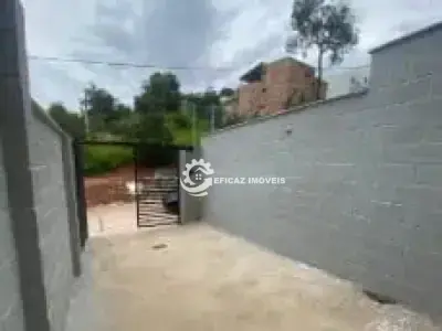 Casa Geminada com 2 quartos em Camargos
