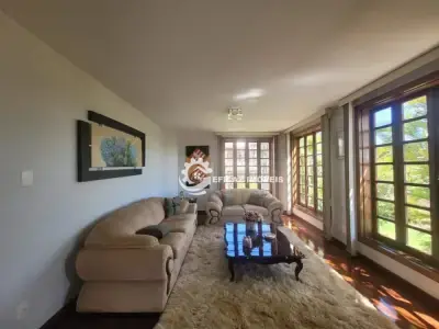Casa com 4 quartos em Álvaro Camargos