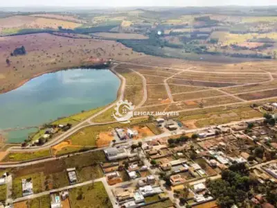 Lote / Terreno com 0 quartos em Centro