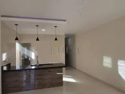 Casa em Jardim Jacira