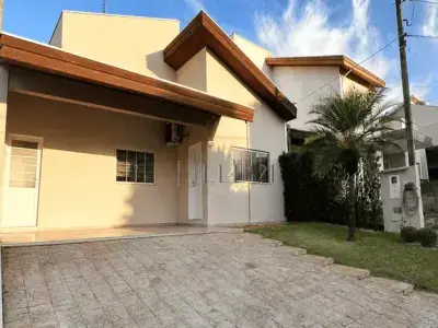 Casa de Condomínio em Jardim Santa Mônica II
