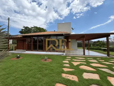 Casa de Condomínio com 4 quartos em Villa Bella
