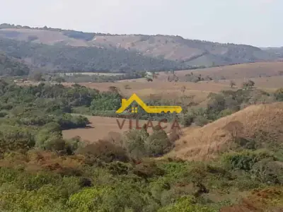 Fazenda com 3 quartos em Zona Rural, Prados - 46m²