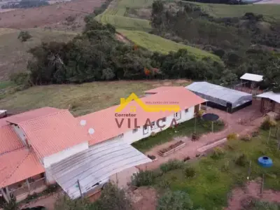 Fazenda com 4 quartos em Zona Rural, Carrancas - 35m²