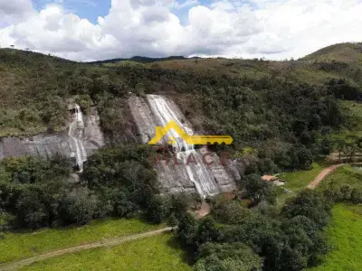 Fazenda com 6 quartos em Zona Rural, Carvalhos - 200m²