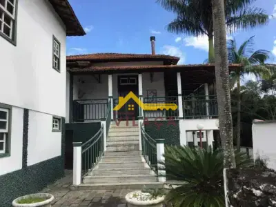 Fazenda com 7 quartos em Área Rural, Oliveira - 300m²