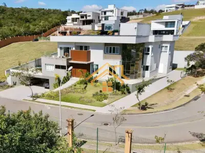 Casa de Condomínio com 7 quartos em Chácara Terra Nova