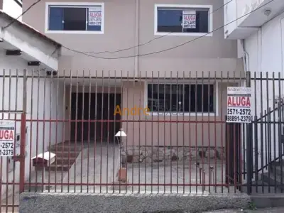 Prédio com 4 quartos em Centro
