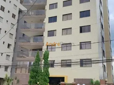 Apartamento com 4 quartos em Centro