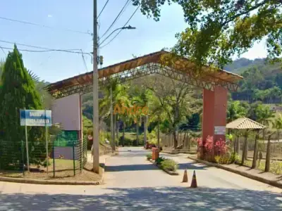 Casa de Condomínio com 4 quartos em Quintas do Godoy
