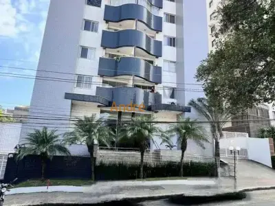 Apartamento com 3 quartos em Centro
