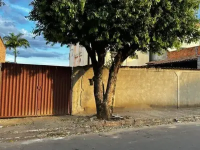 Lote / Terreno com 0 quartos em Centro, Taiobeiras - 0m²