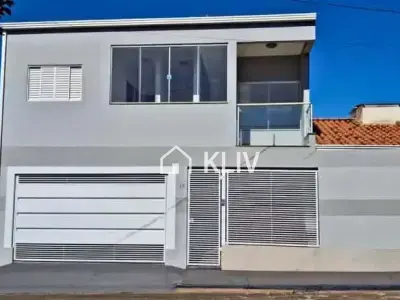 Sobrado com 4 quartos em Centro