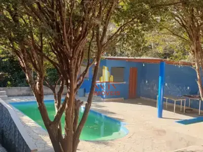 Prédio com 3 quartos em Santinho, Ribeirão das Neves - 300m²