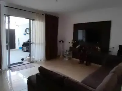 Casa com 3 quartos em Castanheira, Santa Luzia - 200m²