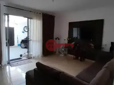 Casa com 3 quartos em Castanheira, Santa Luzia - 200m²