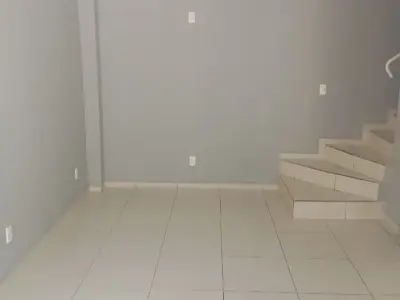Casa de Condomínio com 2 quartos em São Benedito, Santa Luzia - 62m²