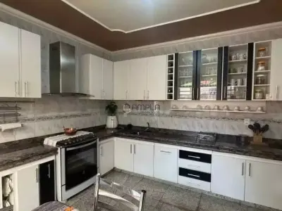 Casa com 6 quartos em Betânia, Belo Horizonte - 275m²