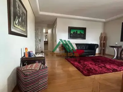 Apartamento com 4 quartos em Centro