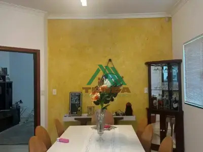 Casa com 3 quartos em Jardim Doutor Euplhy Jalles