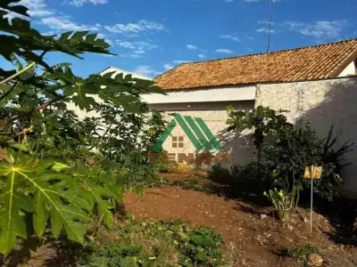 Lote / Terreno com 0 quartos em Chácaras Alto do Marimbondo