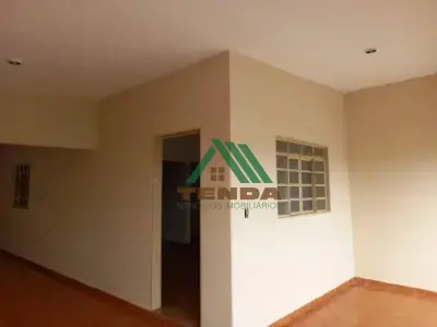 Casa com 4 quartos em Jardim Oiti