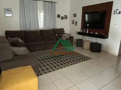Casa com 3 quartos em Jardim Estados Unidos
