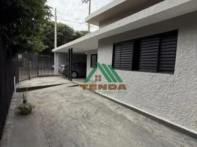 Casa com 3 quartos em IV Centenário
