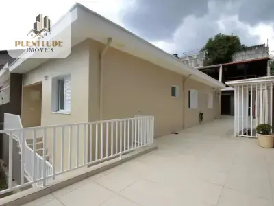 Casa com 3 quartos em Vila Universitária