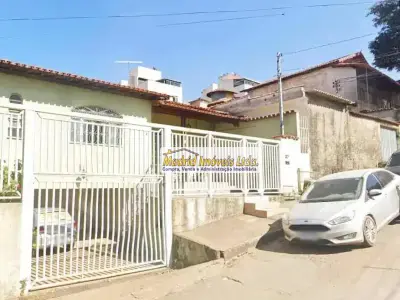 Casa com 3 quartos em Jardim das Oliveiras, Contagem - 0m²