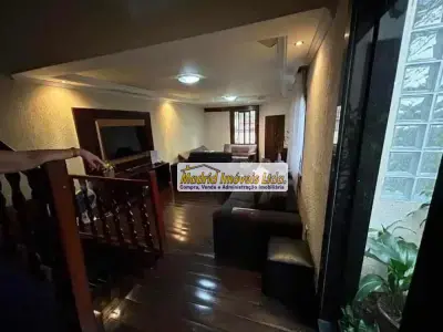 Casa com 4 quartos em Glória, Contagem - 0m²