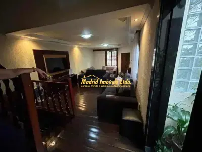 Casa com 4 quartos em Glória, Contagem - 0m²
