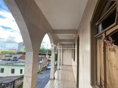 Casa com 5 quartos em Carijós, Conselheiro Lafaiete - 300m²