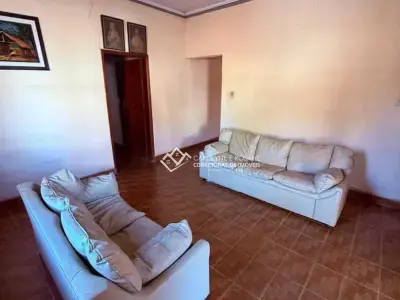 Casa com 5 quartos em Centro, Caranaíba - 200m²