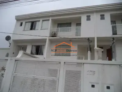 Casa Geminada com 3 quartos em Kennedy