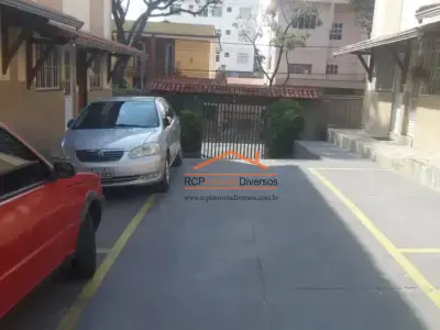 Casa Geminada com 2 quartos em Vila Cloris