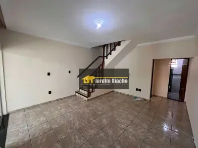 Casa com 3 quartos em Jardim Riacho das Pedras