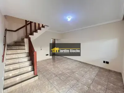 Casa com 3 quartos em Jardim Riacho das Pedras
