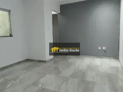 Apartamento com 2 quartos em Jardim Riacho das Pedras