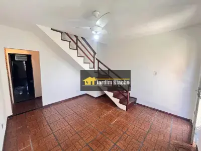 Casa de Condomínio com 2 quartos em Jardim Riacho das Pedras