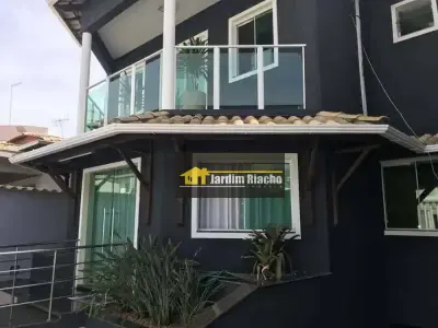 Casa de Condomínio com 3 quartos em Jardim Riacho das Pedras