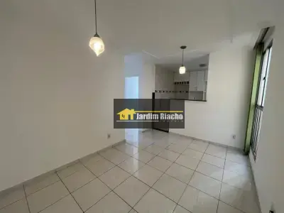 Apartamento com 2 quartos em Jardim Riacho das Pedras
