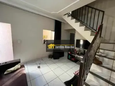 Casa Geminada com 3 quartos em Jardim Riacho das Pedras