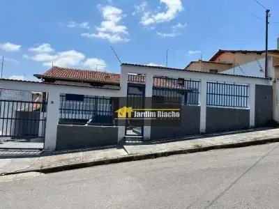 Casa com 4 quartos em Jardim Riacho das Pedras